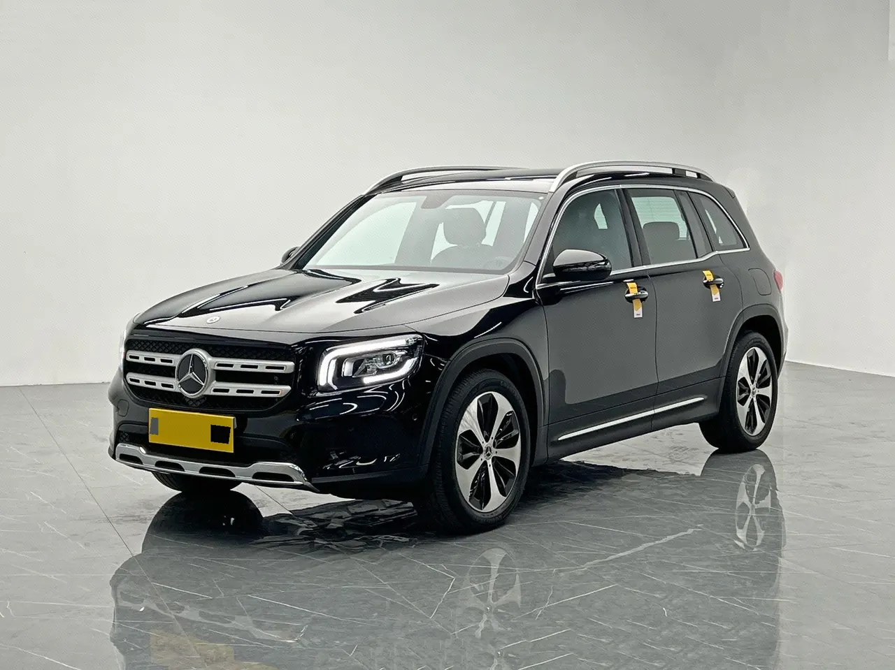 Mercedes Benz 2023 GLB 220 2.0T Dynamic Automatic - View 1