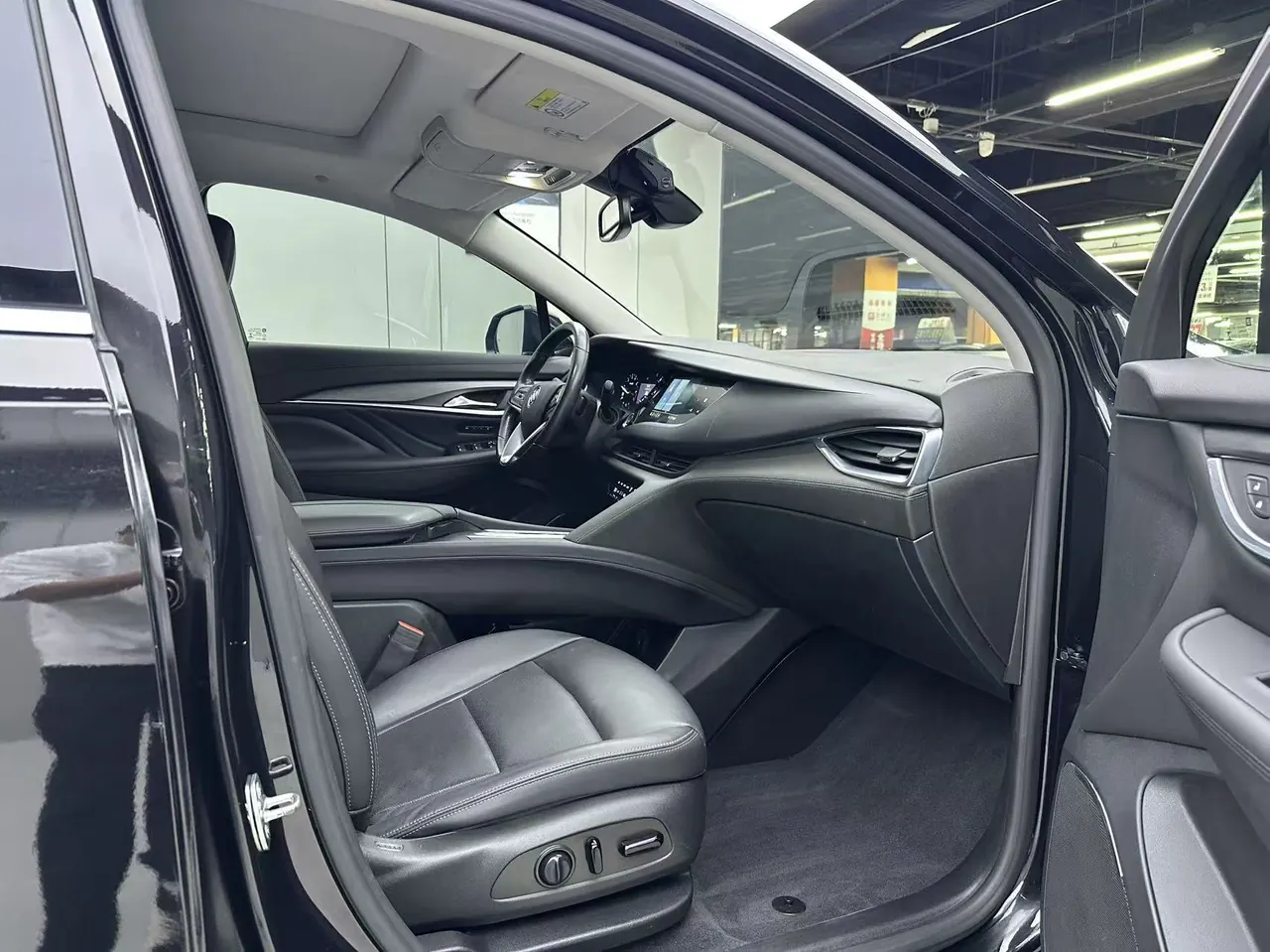 Buick 2020 Angke Flag 2.0T 28T Two-Drive Luxury Automatic Gear 7