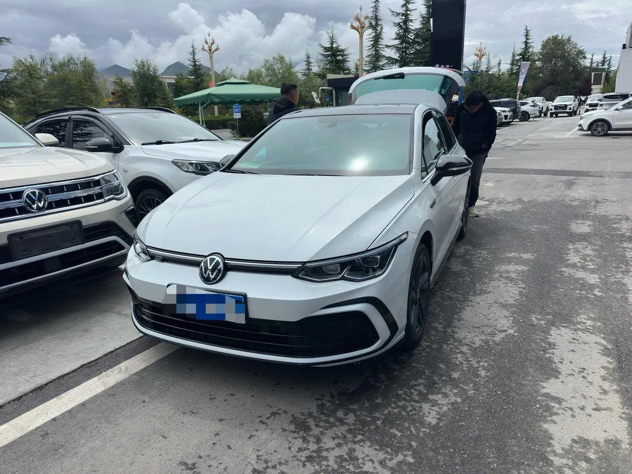 Volkswagen 2023 Golf 8 R-Line 1.4TSI 280TSI Lite (Modified) Automatic Gear - View 1