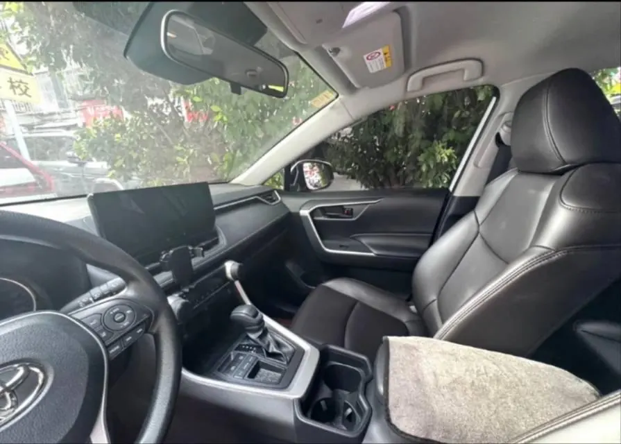 Toyota 2020 RAV4 Rongbo 2.0 Stepless Two-Drive City Edition Automatic Gear 3