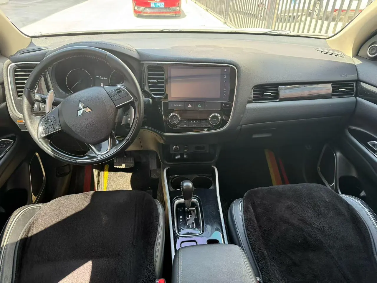 Mitsubishi 2020 Outlander 2.4 stepless four-wheel drive to enjoy the version of 7-seat automatic gear 4