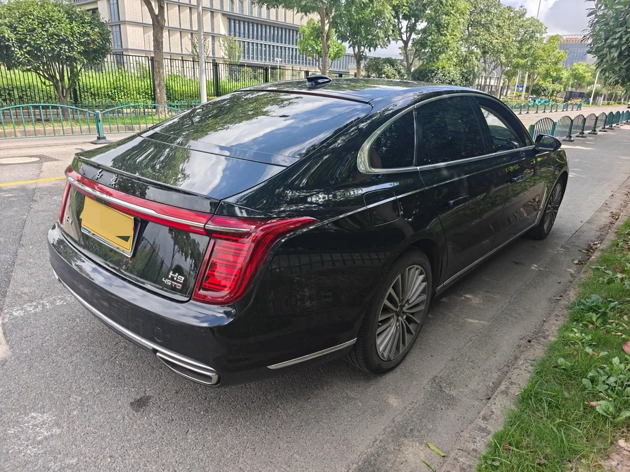 HongQi 2020 H9 48V 2.0T Zhilian Flag Edition Automatic Gear 3