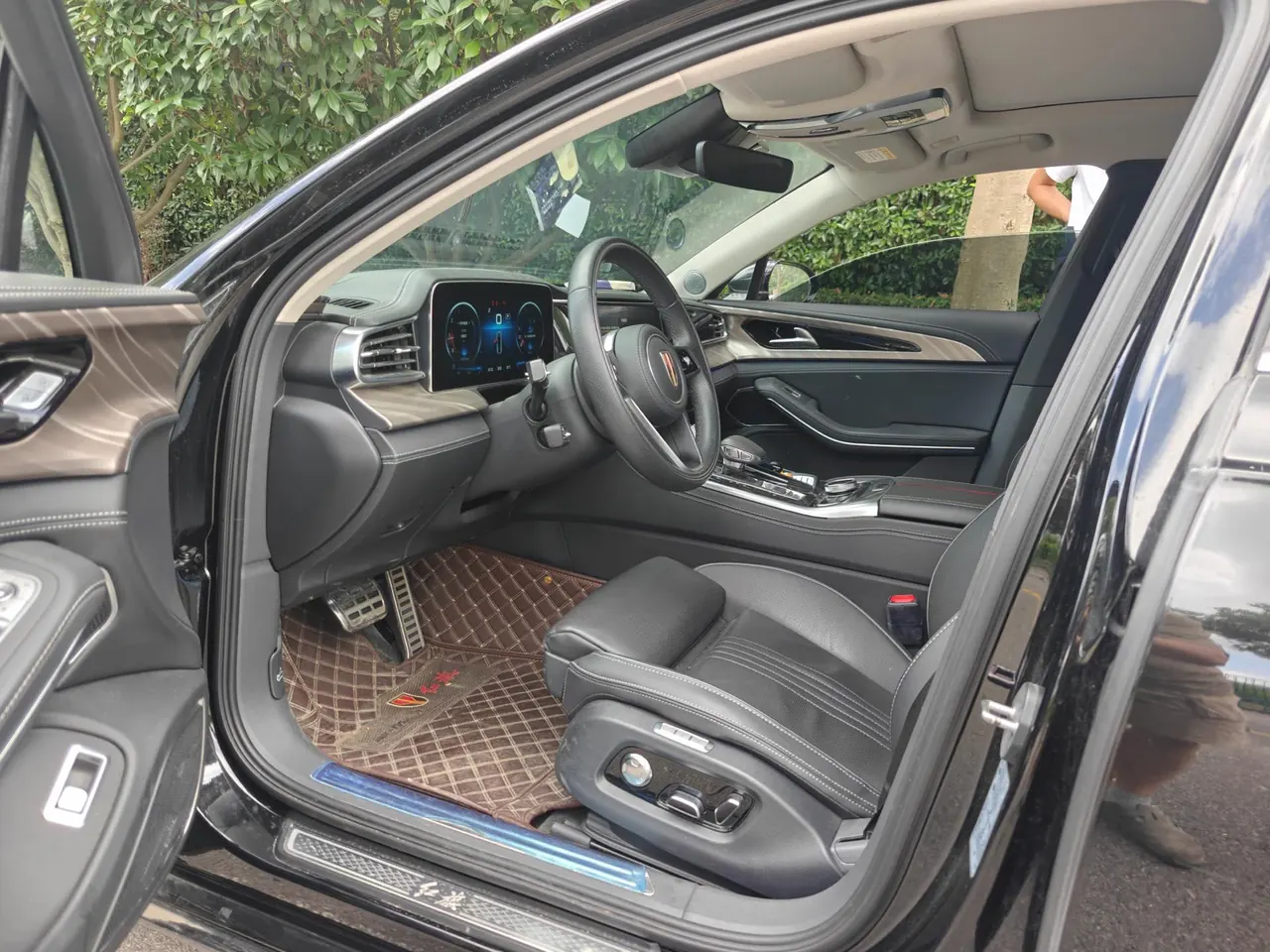 HongQi 2020 H9 48V 2.0T Zhilian Flag Edition Automatic Gear 4