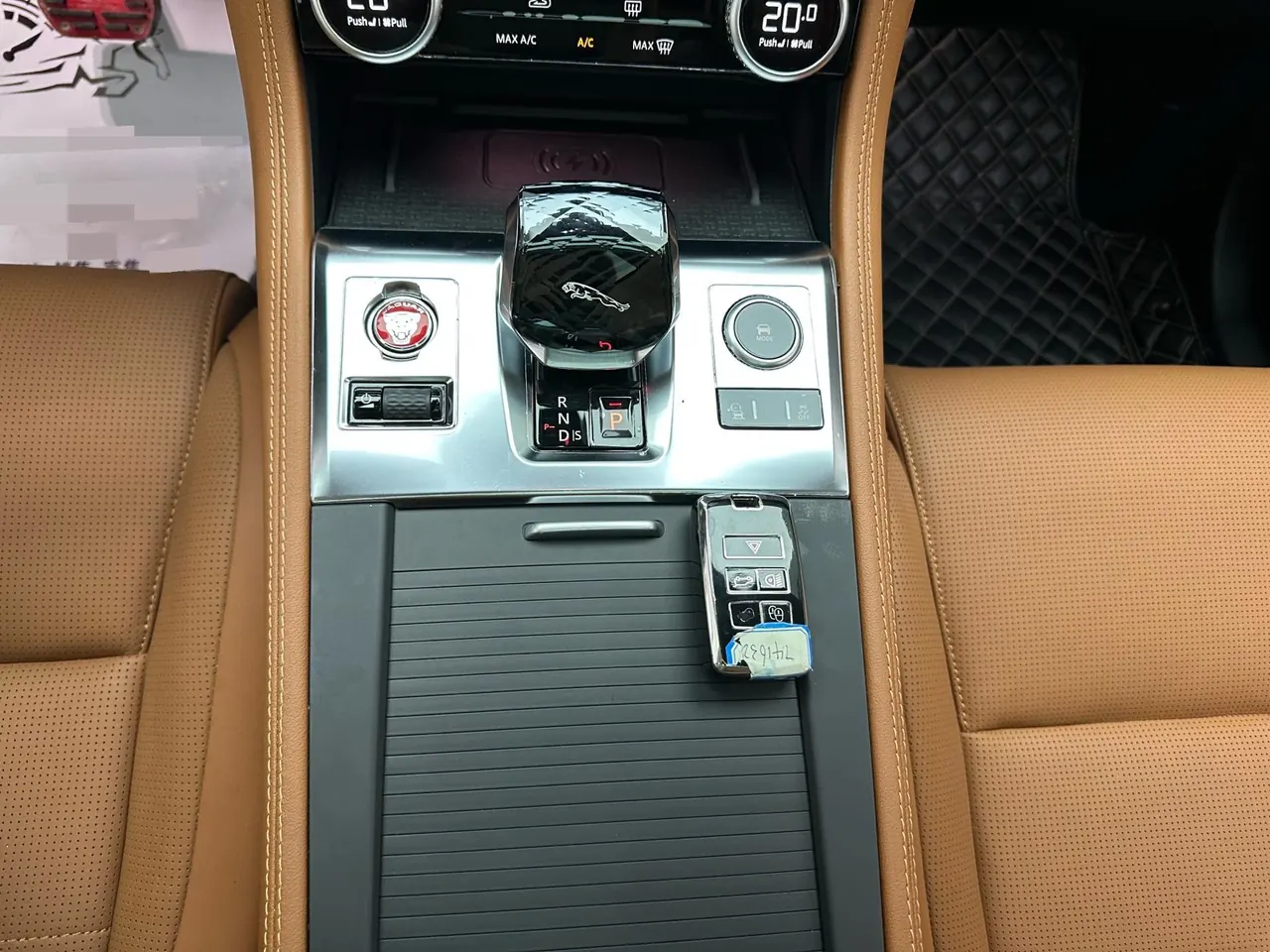 Jaguar F-PACE (Imported) 2024 F-PACE 2.0T P250 R-Dynamic HSE Automatic Gear 6