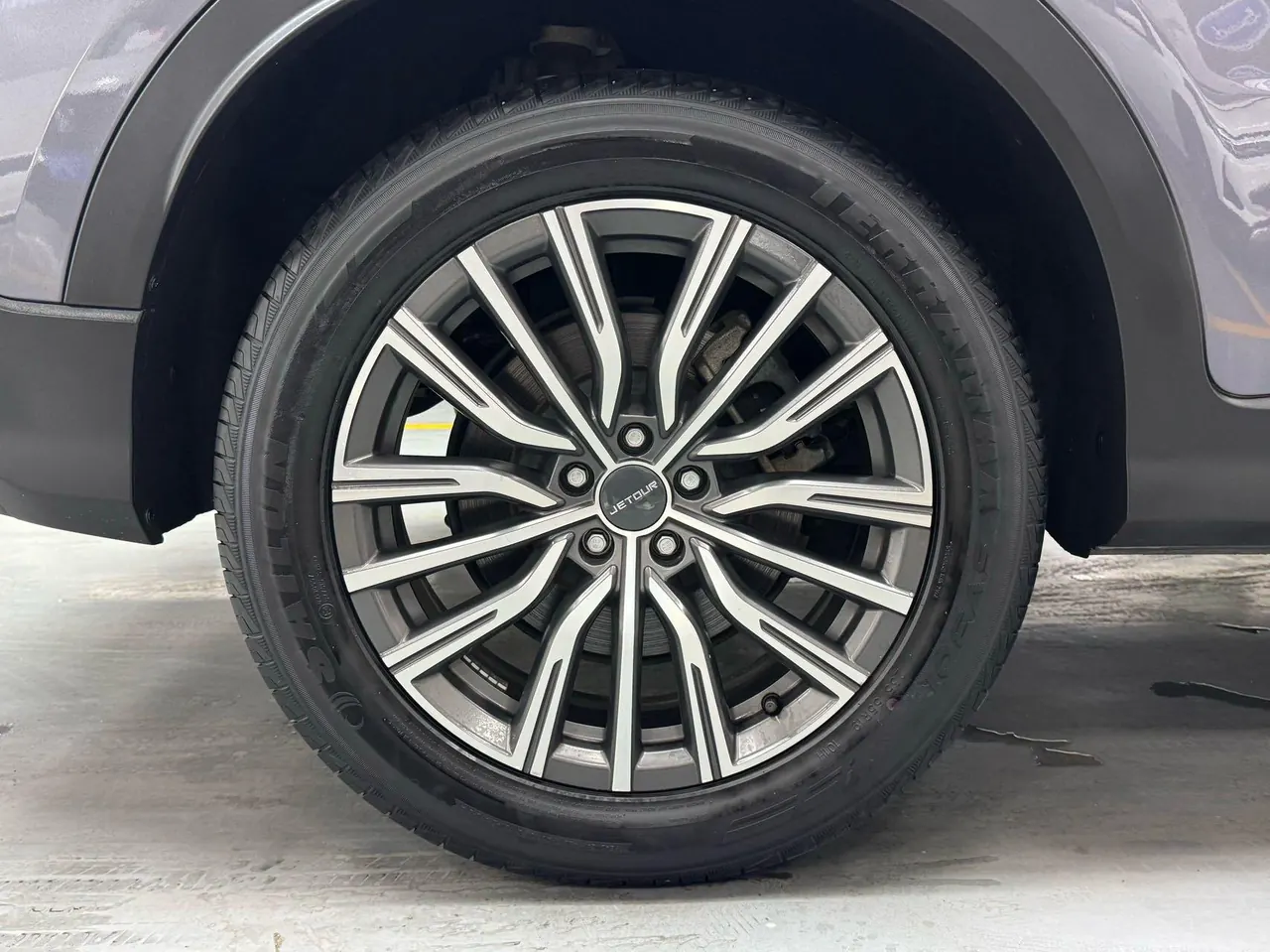 Jetour 2023 X70 PLUS 1.5T Brave PLUS5 Automatic Gear 18