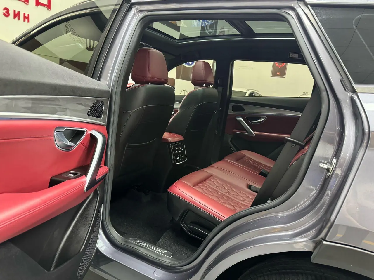 Jetour 2023 X70 PLUS 1.5T Brave PLUS5 Automatic Gear 8