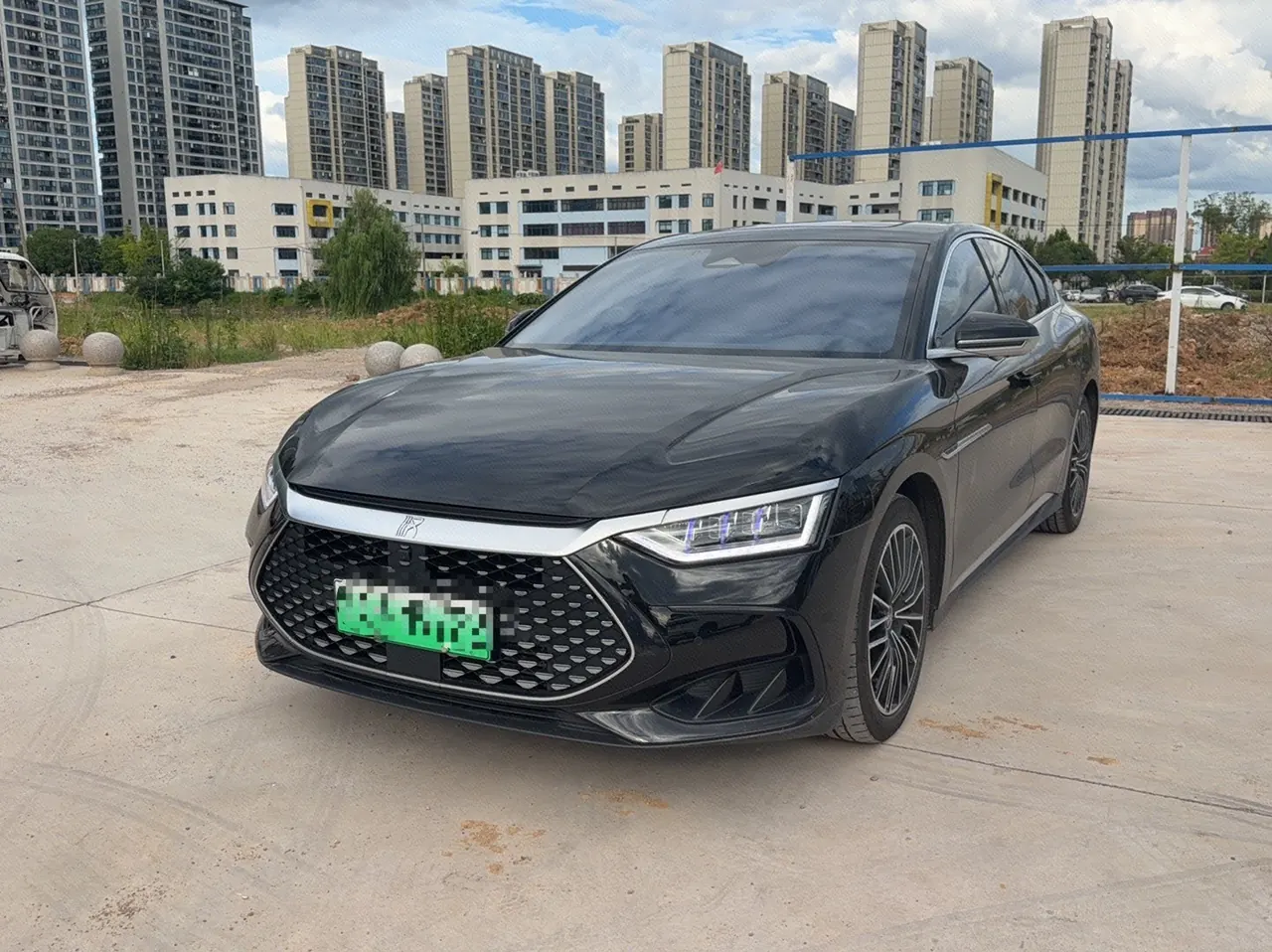 BYD 2023 Han DM-i 1.5T Stepless Champion Edition 121KM Honorable Automatic Gear - View 1