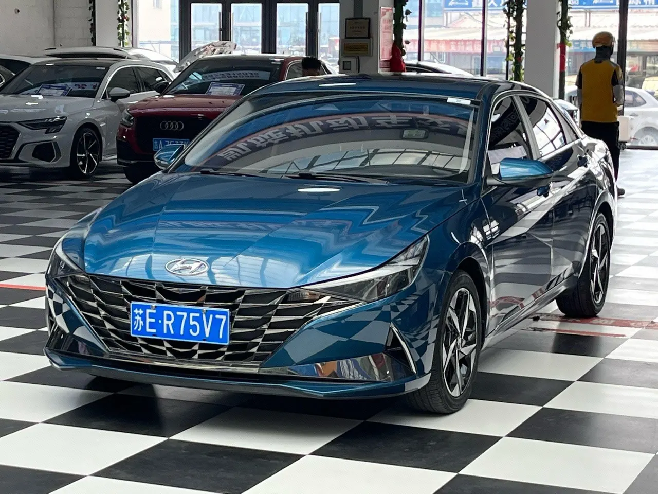 Hyundai 2021 Elantra -3-compartment 1.5 stepless LUX premium automatic gear - View 1