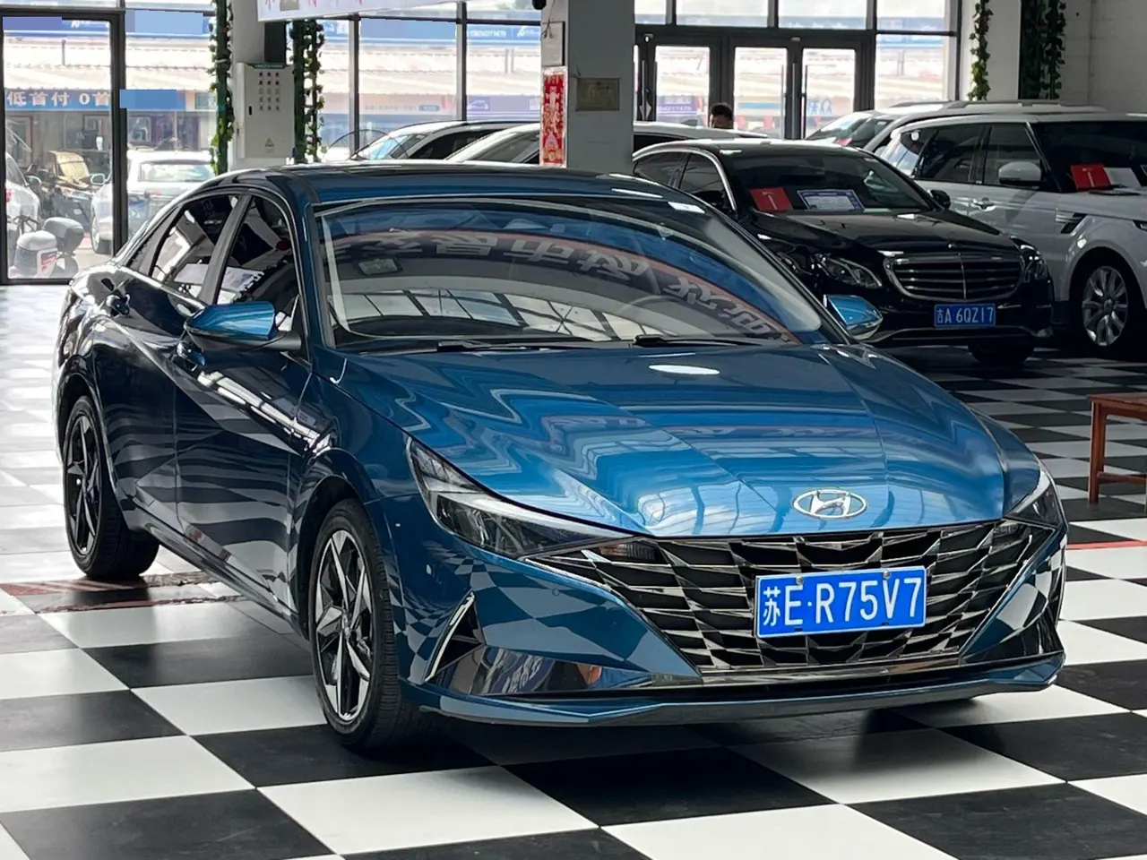 Hyundai 2021 Elantra -3-compartment 1.5 stepless LUX premium automatic gear 3