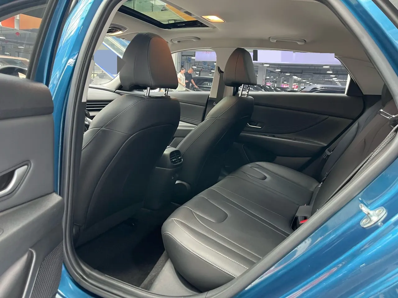 Hyundai 2021 Elantra -3-compartment 1.5 stepless LUX premium automatic gear 5