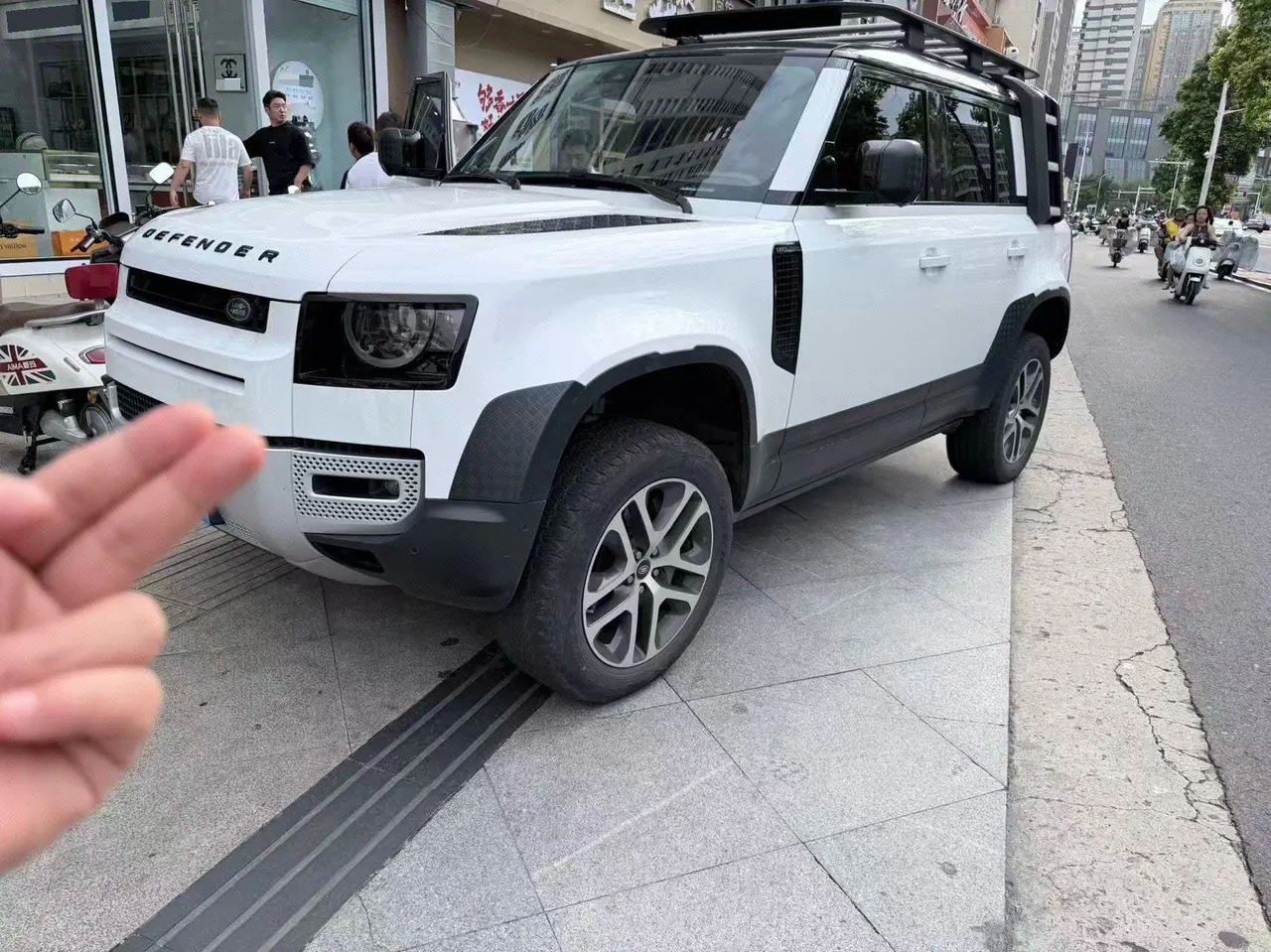 Land Rover Guard (Imported) 2021 Guard 110 48V 3.0T P400 Diablo Special Edition Automatic Gear - View 1