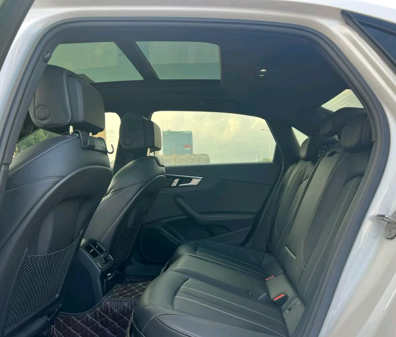 Audi 2024 A4L 2.0TFSI 40TFSI Deluxe Dynamic Automatic 2