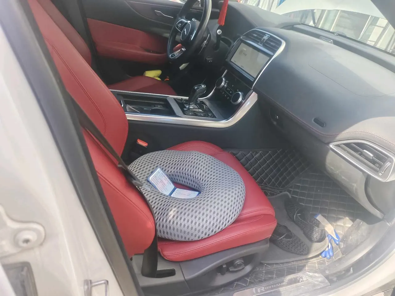 Jaguar 2022 XEL 2.0T 250PS R-DYNAMIC S Enterprising Sports Edition Automatic Gear 4