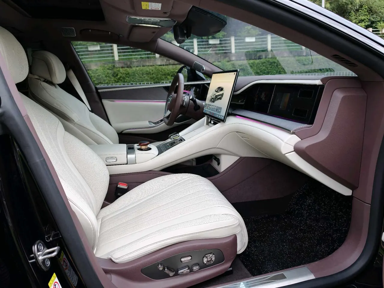Denza 2024 Denza Z9GT 2.0T stepless 1100 four-wheel drive Ultra version automatic gear 13
