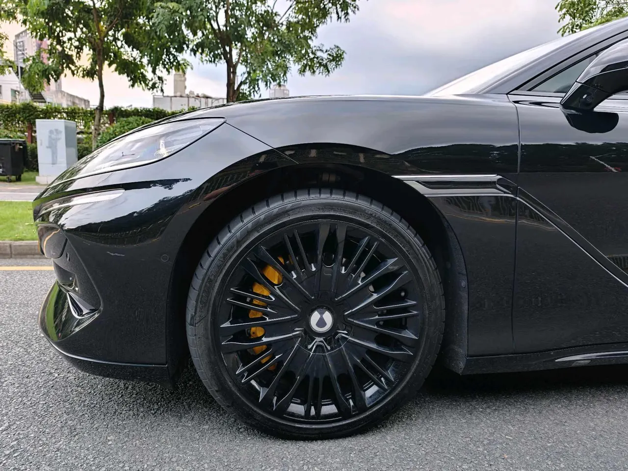 Denza 2024 Denza Z9GT 2.0T stepless 1100 four-wheel drive Ultra version automatic gear 18