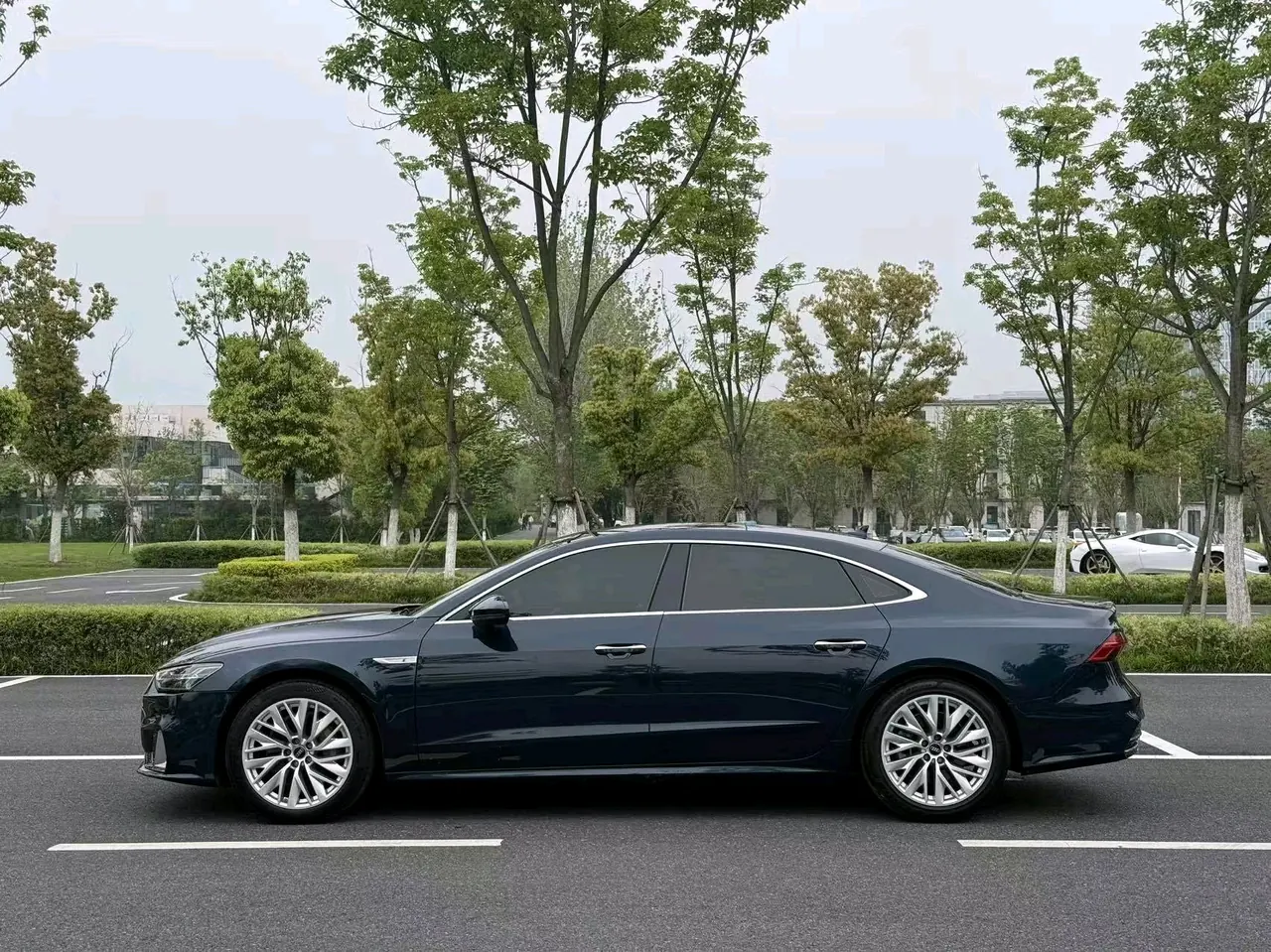 Audi 2022 A7L 2.0TFSI 45TFSI S-line Zhumeng New Edition Automatic Gear 3