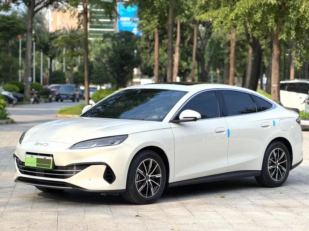 BYD 2024 Seal 06 DM-i 1.5 Stepless 120KM Honorable Automatic Gear - View 1