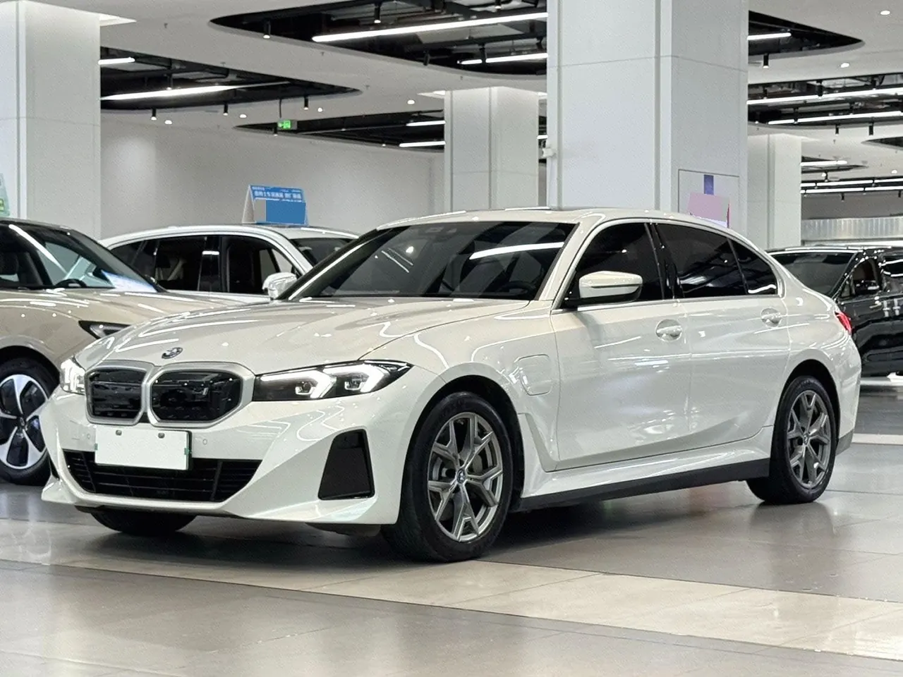 BMW 2022 i3 eDrive 35L automatic gear - View 1