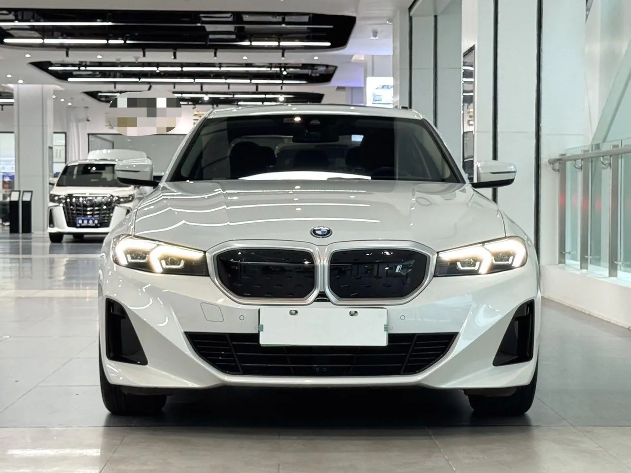 BMW 2022 i3 eDrive 35L automatic gear 2