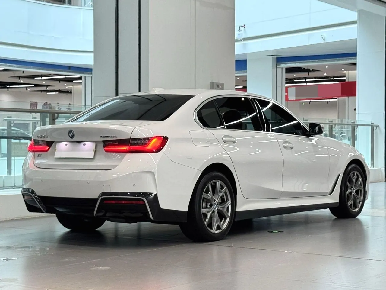 BMW 2022 i3 eDrive 35L automatic gear 4