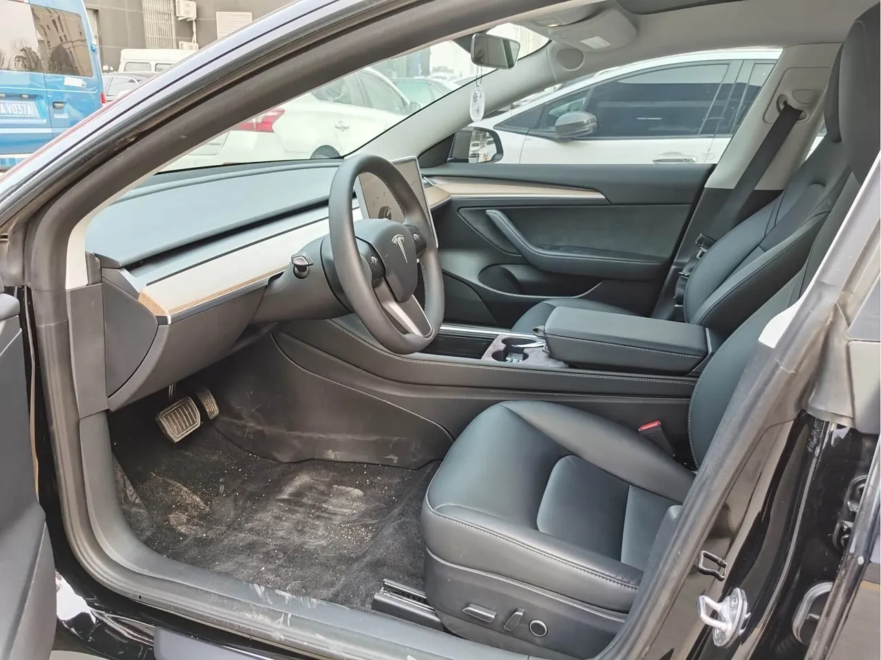 Tesla 2022 Model 3 rear-wheel drive version of automatic transmission 3