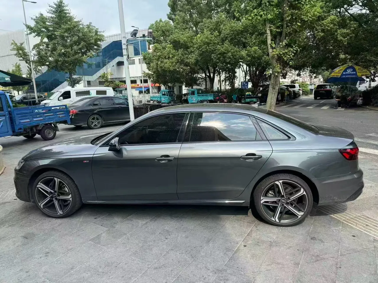 Audi 2024 A4L 2.0TFSI 40TFSI Deluxe Dynamic Automatic 2