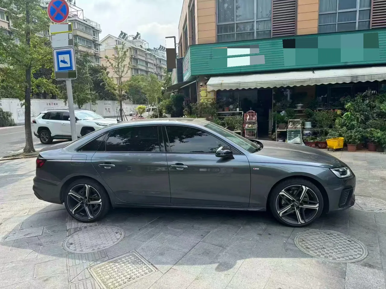 Audi 2024 A4L 2.0TFSI 40TFSI Deluxe Dynamic Automatic 3