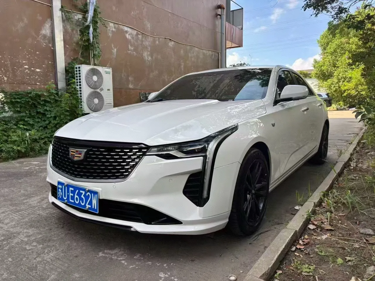 Cadillac 2022 CT4 2.0T 28T luxury automatic gear - View 1