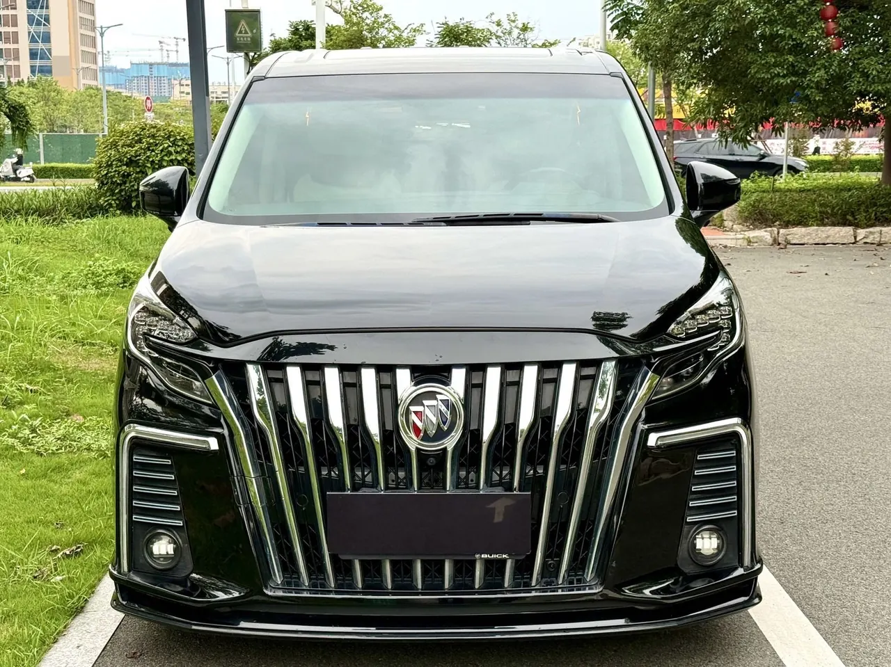 Buick 2022 GL8 ES Lu Zun 48V 2.0T 653T Comfortable Automatic Gear 2