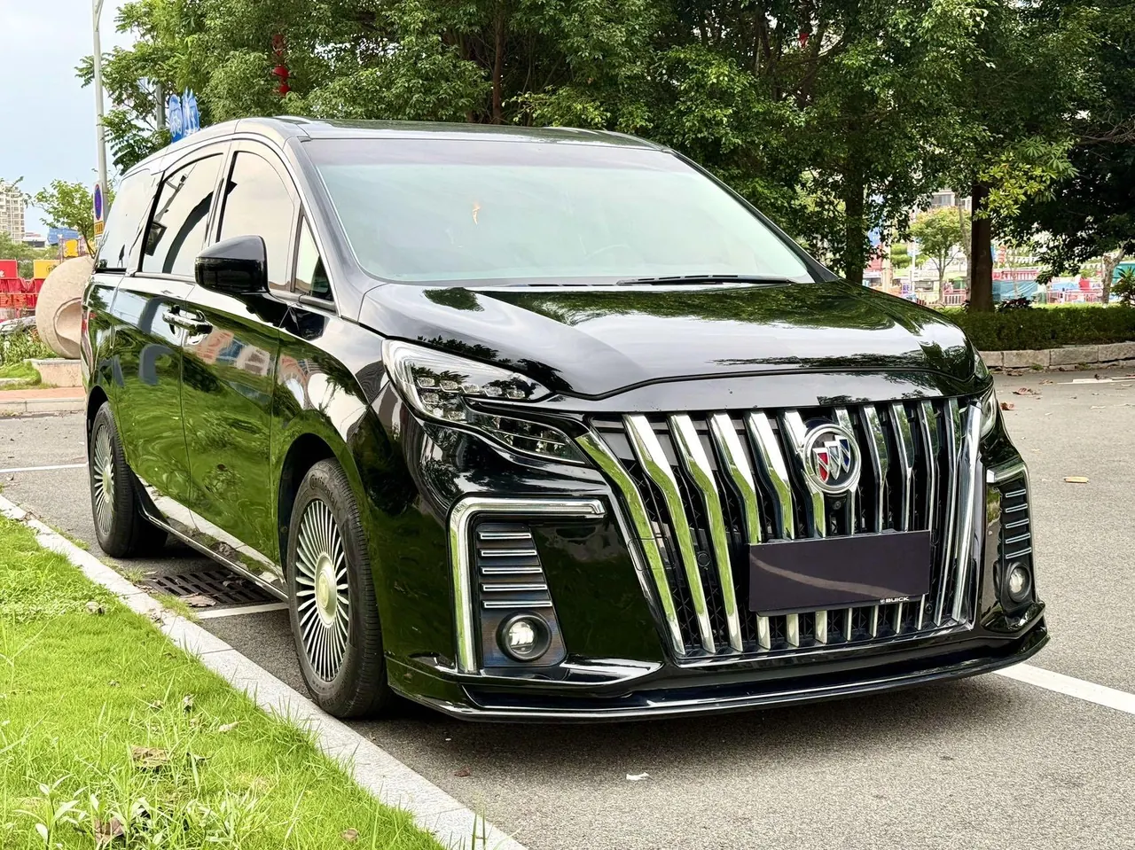 Buick 2022 GL8 ES Lu Zun 48V 2.0T 653T Comfortable Automatic Gear 3
