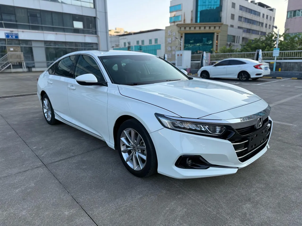 Honda 2022 10th Generation Accord 1.5T Stepless 260TURBO Deluxe Automatic Gear 3