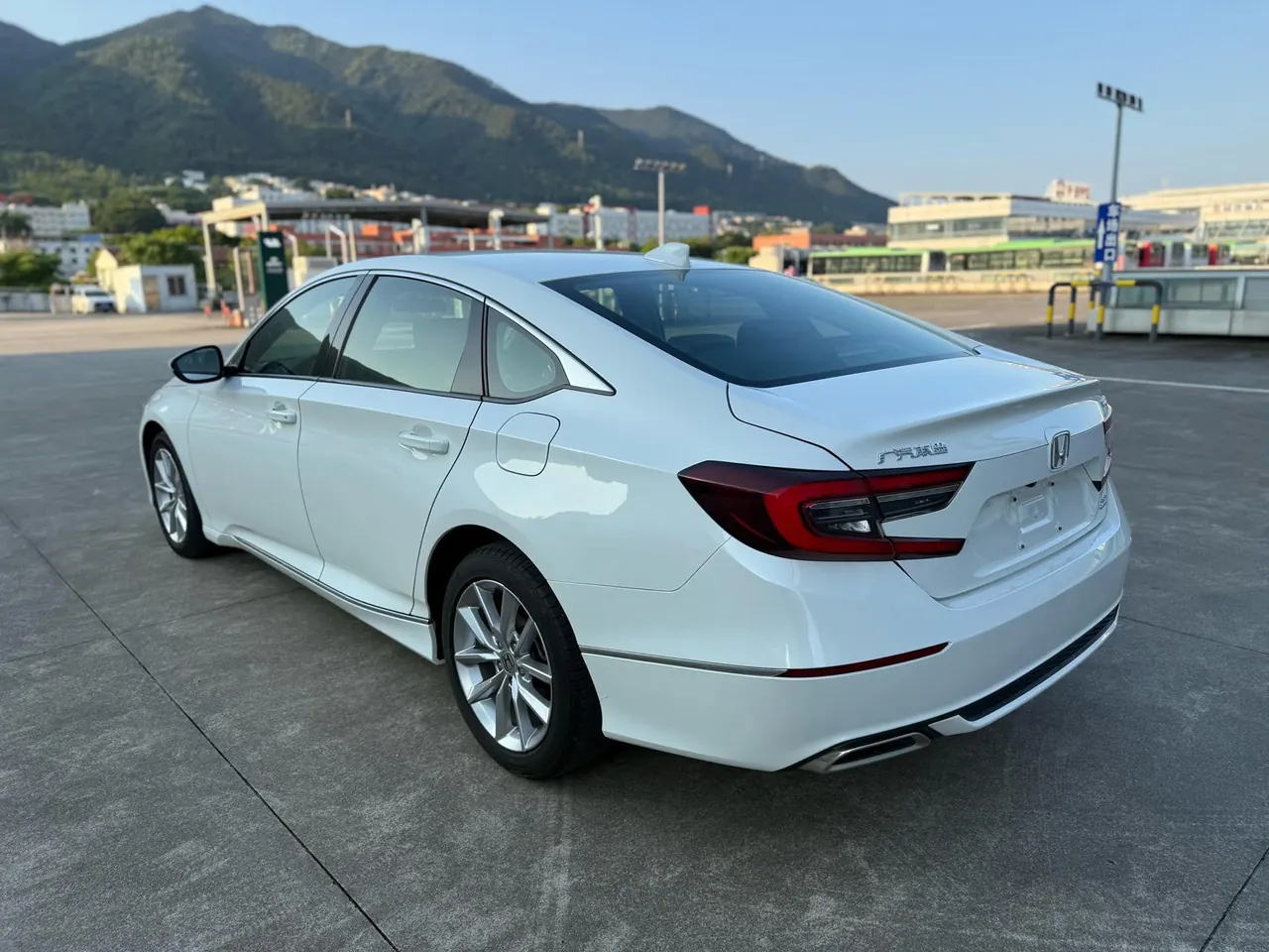 Honda 2022 10th Generation Accord 1.5T Stepless 260TURBO Deluxe Automatic Gear 7