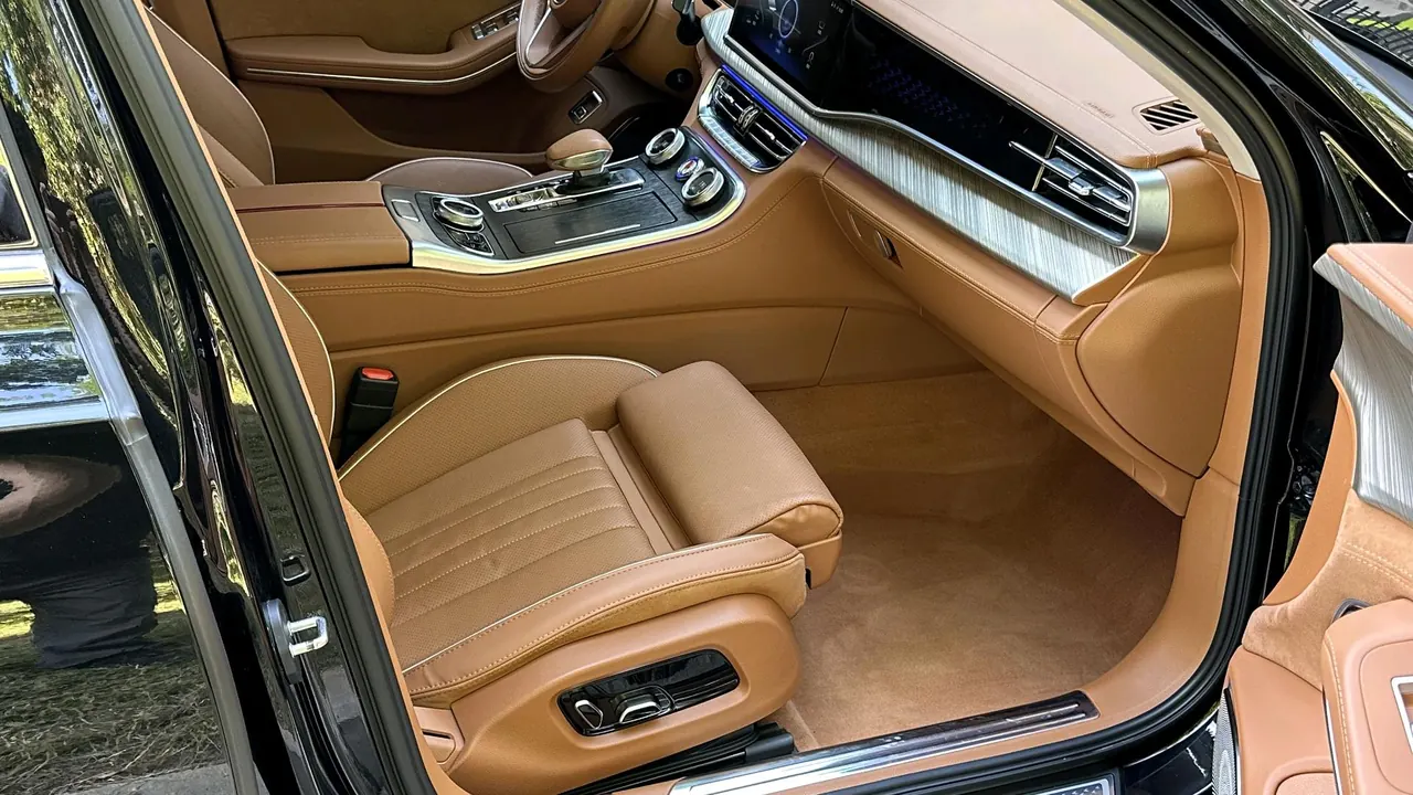 HongQi 2022 H9 3.0T Zhilian Qi Chang Edition Automatic Gear 3