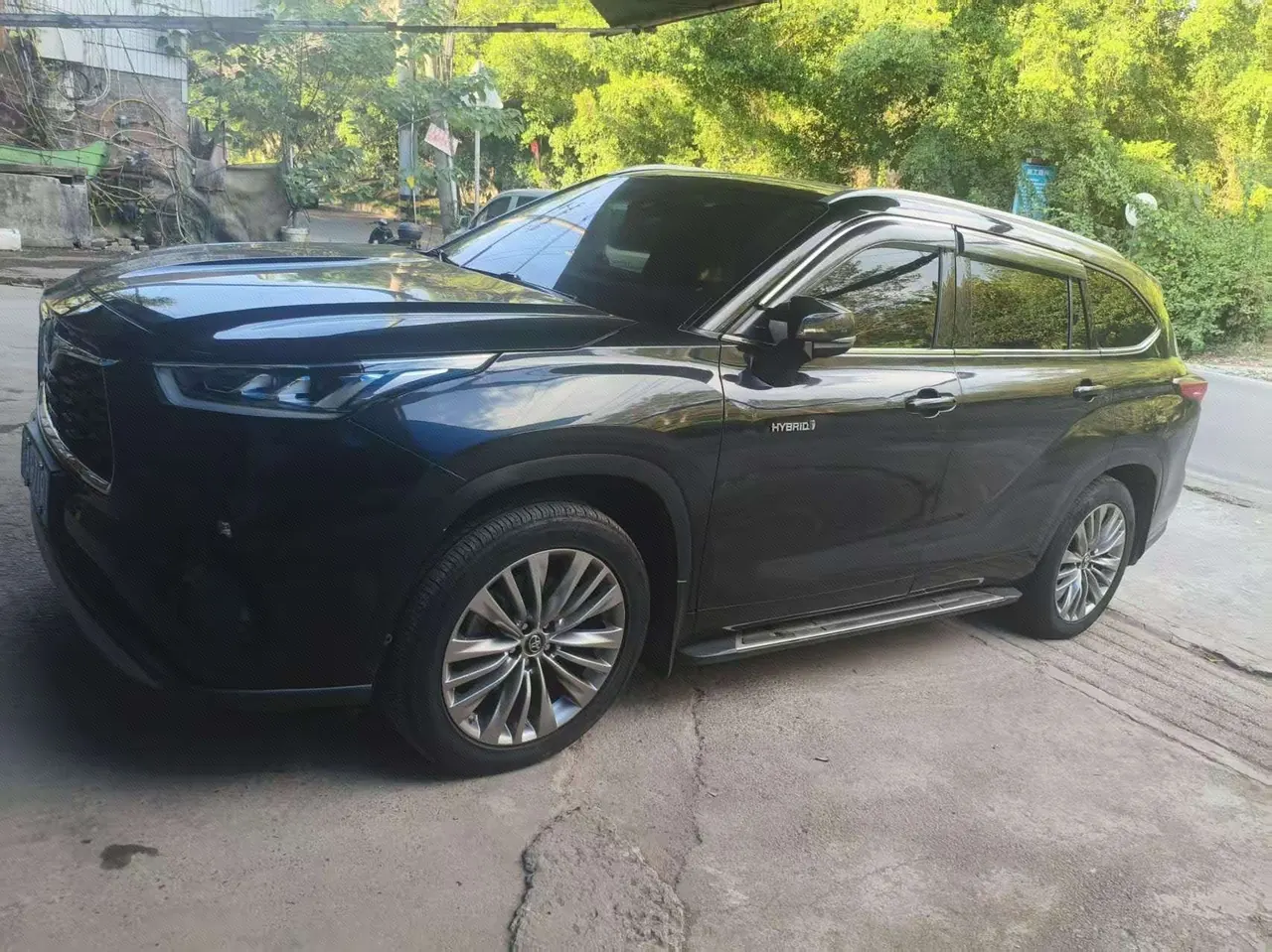 Open image lightbox: Toyota 2022 Highlander Dual Engine 2.5 Stepless Four-wheel Drive Premium Edition 7-seat Automatic Gear