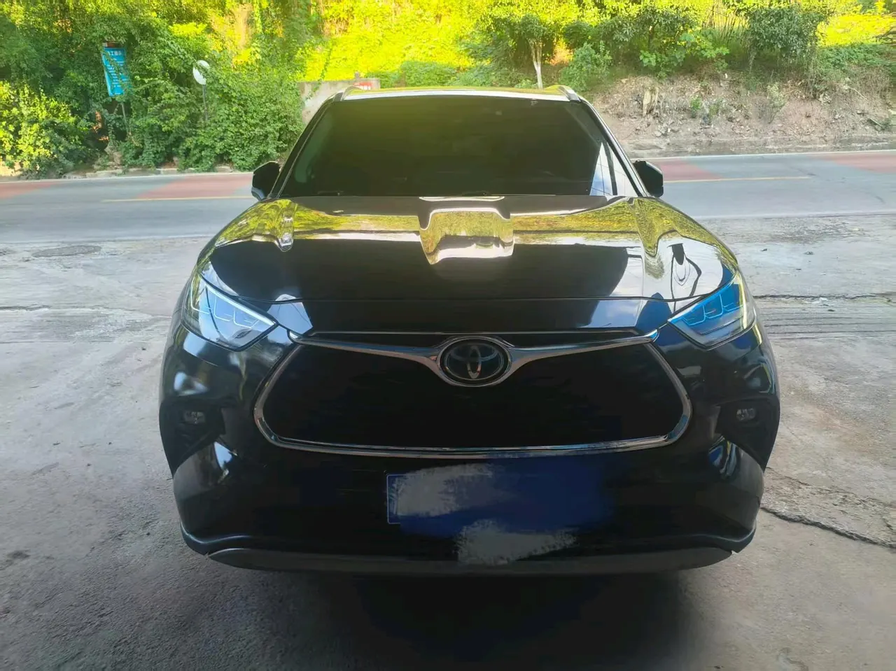 Toyota 2022 Highlander Dual Engine 2.5 Stepless Four-wheel Drive Premium Edition 7-seat Automatic Gear 2