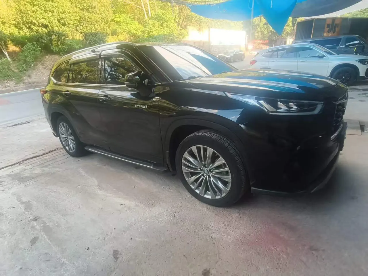 Toyota 2022 Highlander Dual Engine 2.5 Stepless Four-wheel Drive Premium Edition 7-seat Automatic Gear 3