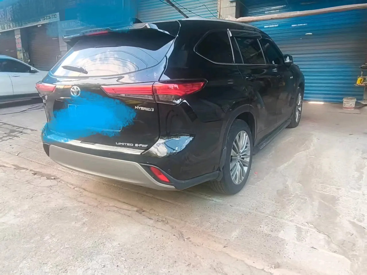 Toyota 2022 Highlander Dual Engine 2.5 Stepless Four-wheel Drive Premium Edition 7-seat Automatic Gear 5