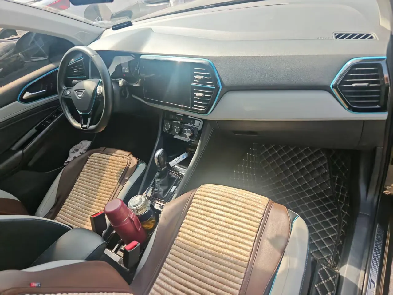 Jetta 2022 Jetta VS5 1.4TSI 280TSI high-gloss glory automatic transmission 4