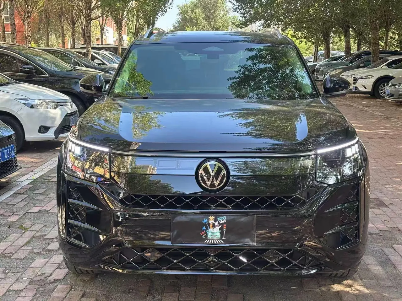 Volkswagen 2025 Touang Pro 2.0TSI 450TSI Four-wheel Drive Vertical and Horizontal Automatic Gear 2