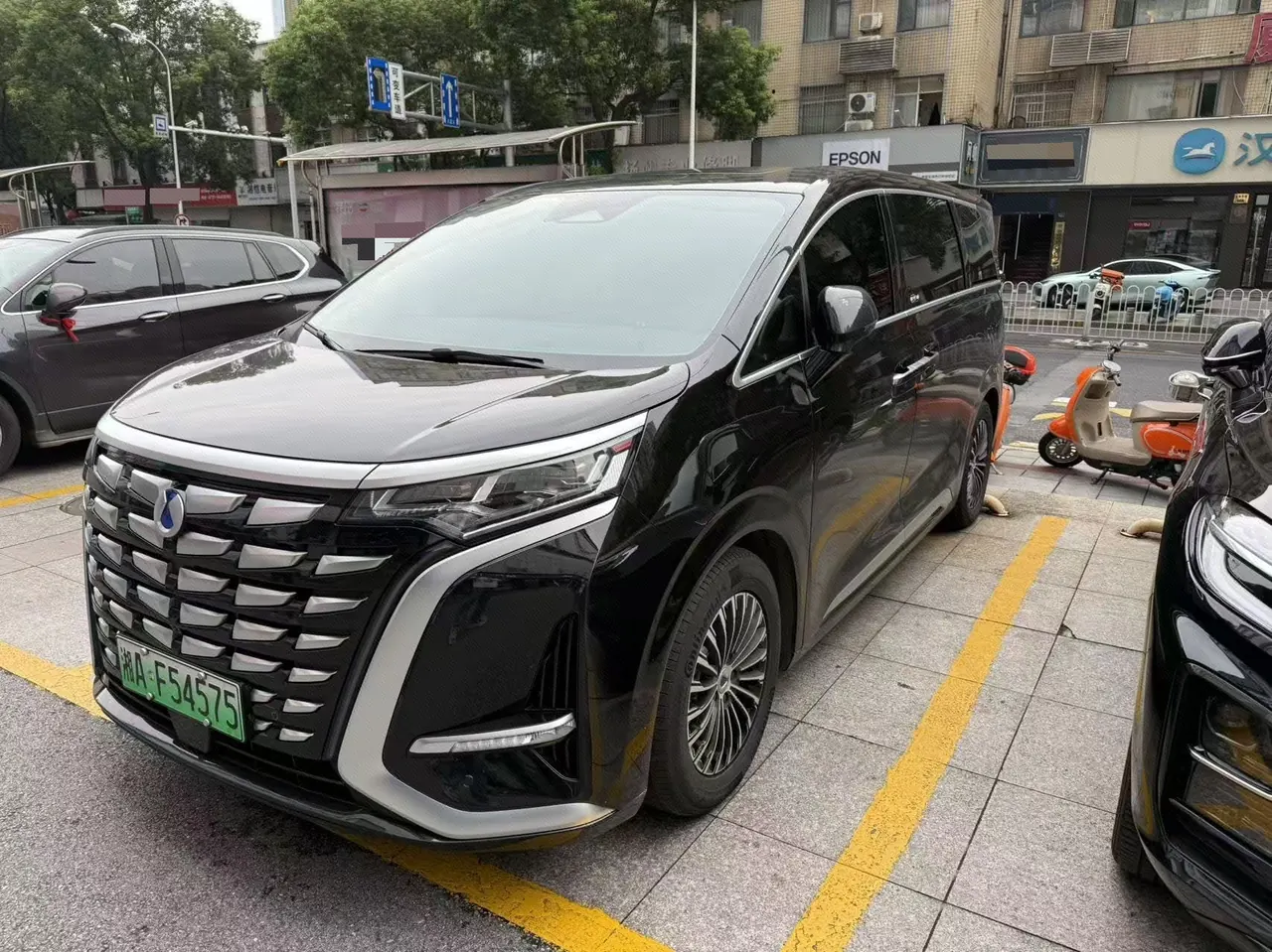 Denza 2024 Denza D9 DM-i 1.5T Stepless 980 Four-wheel Drive Honorable Automatic Gear - View 1