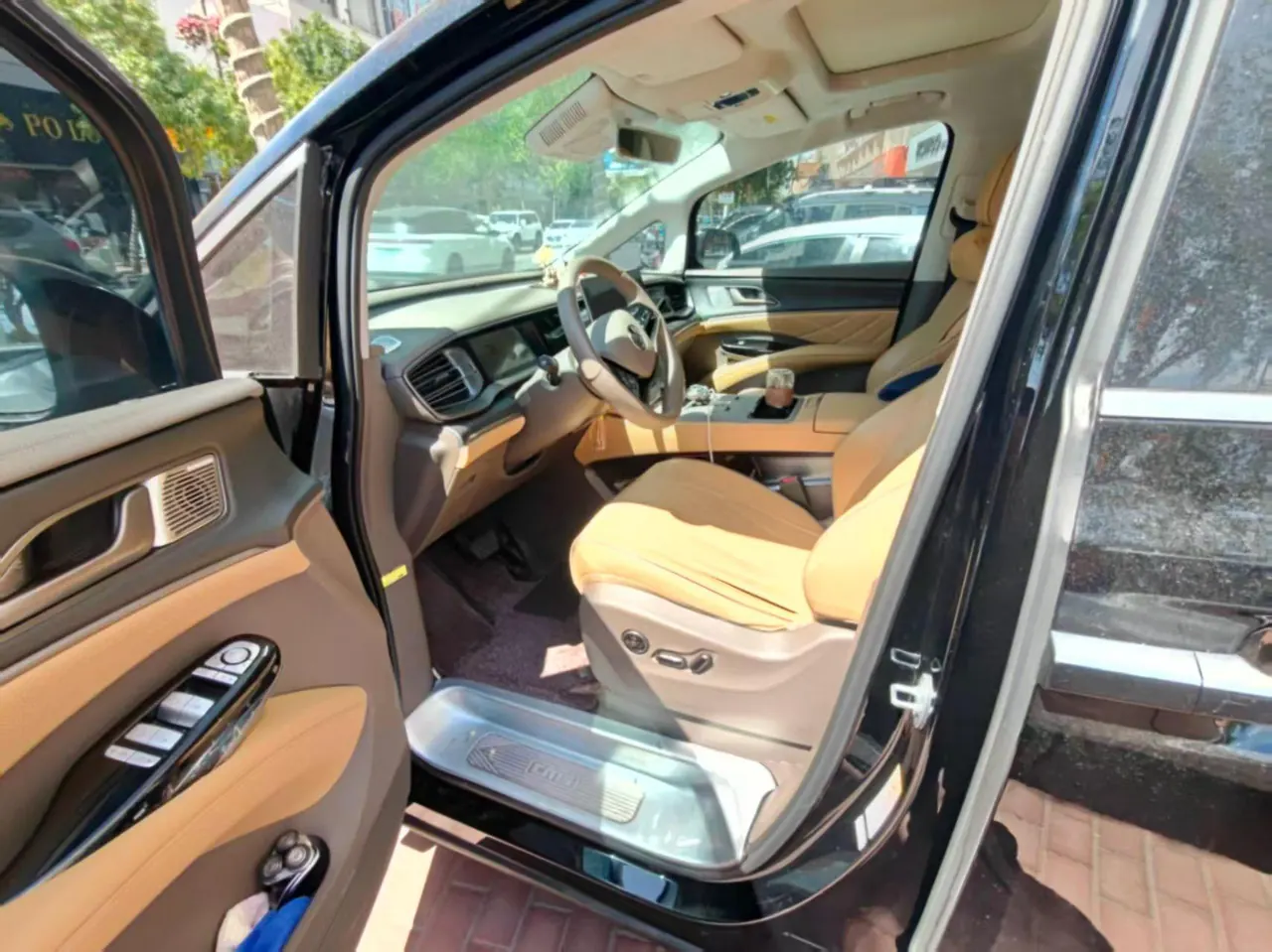 Denza 2024 Denza D9 DM-i 1.5T stepless 980 four-wheel drive distinguished automatic gear 4