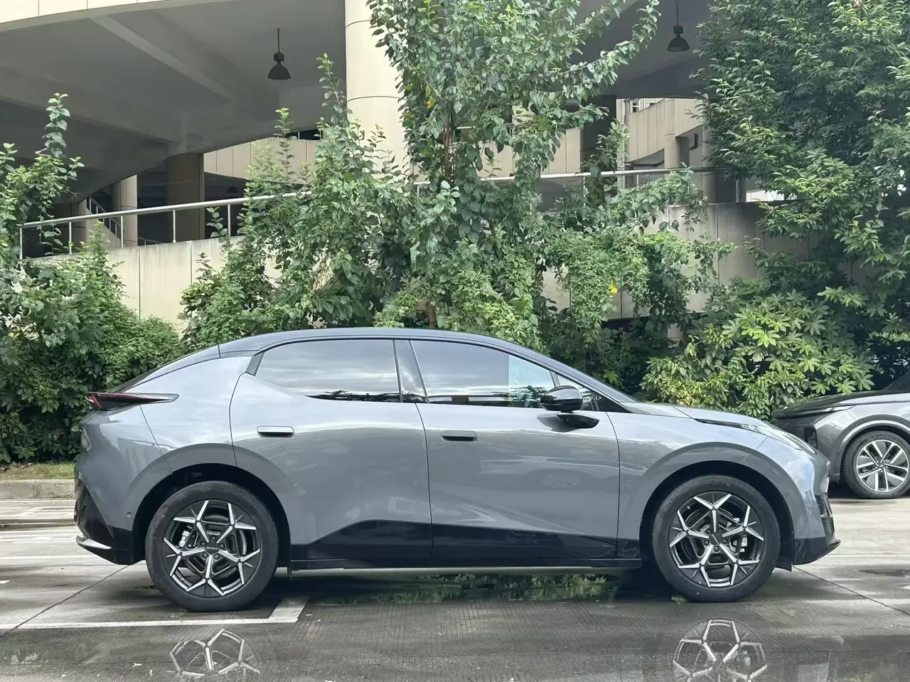 LYNK&amp;CO 2025 LYNK&amp;CO Z 20 530km Rear Drive Max Automatic 10