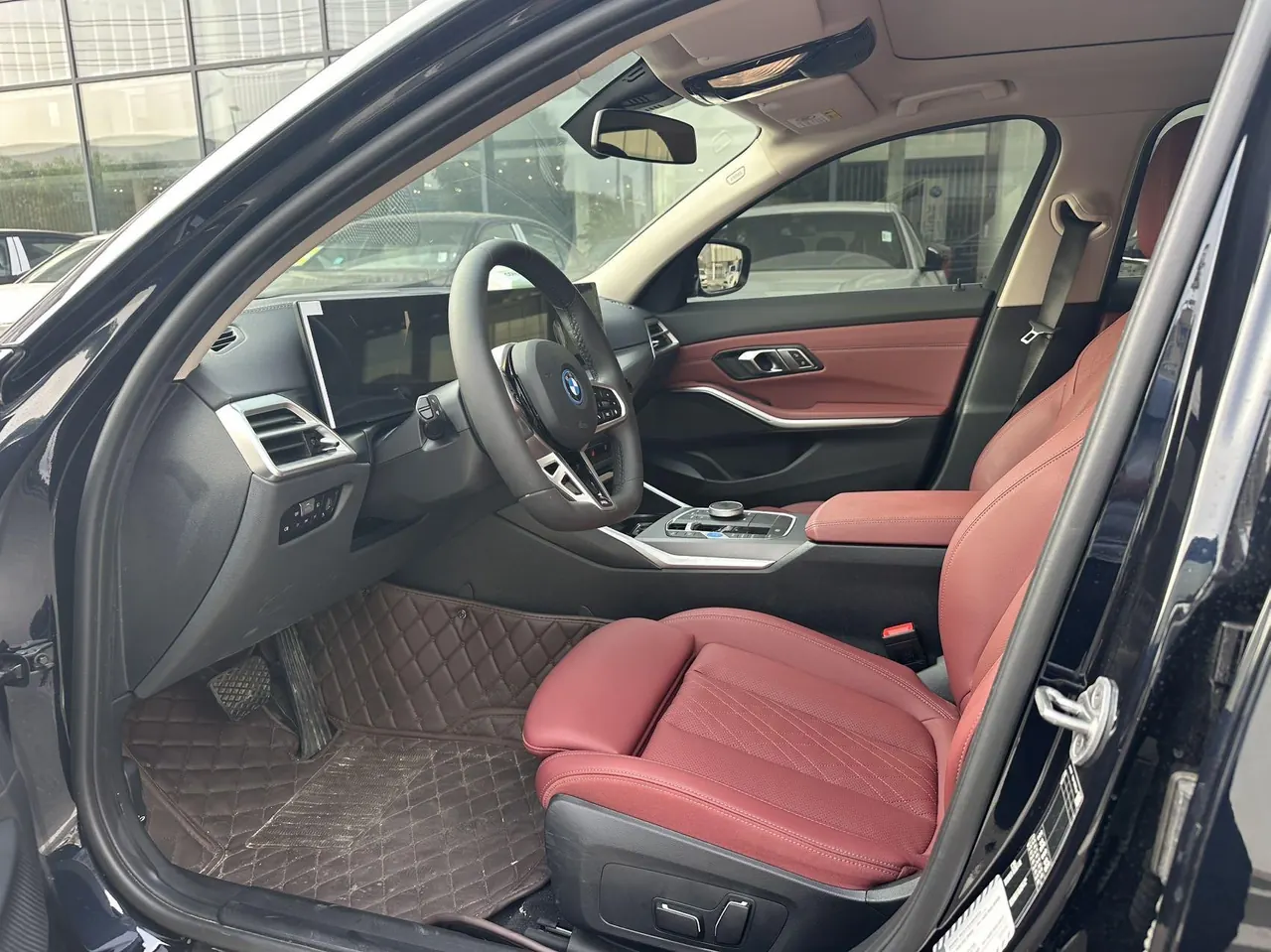 BMW 2025 i3 eDrive 35 L automatic gear 4