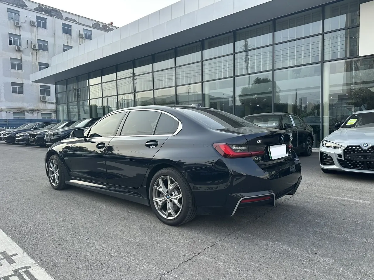 BMW 2025 i3 eDrive 35 L automatic gear 8