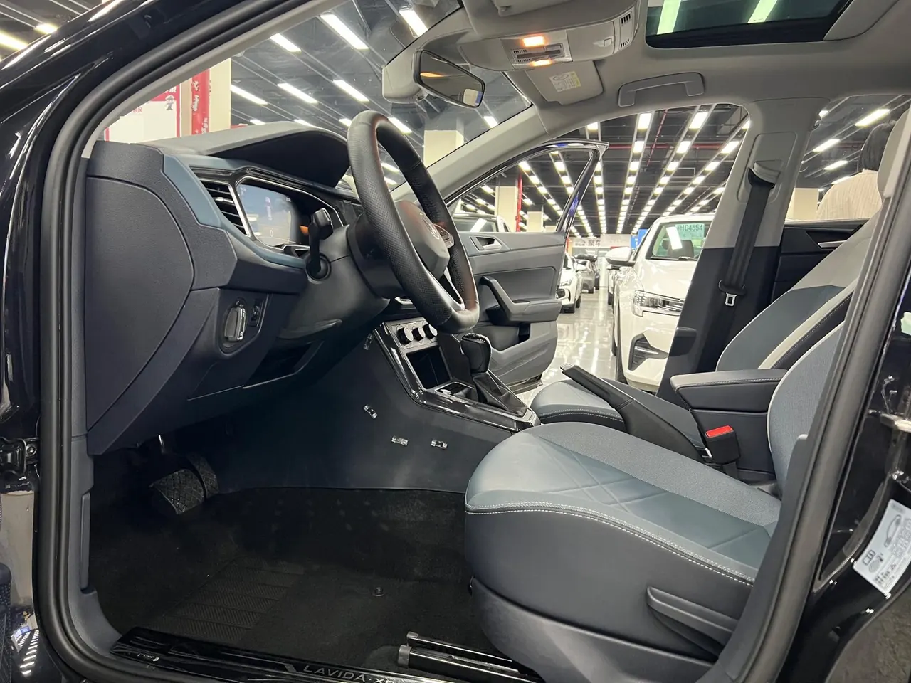 Volkswagen 2023 Lavida New 1.5 New Wish Edition Automatic Gear 3
