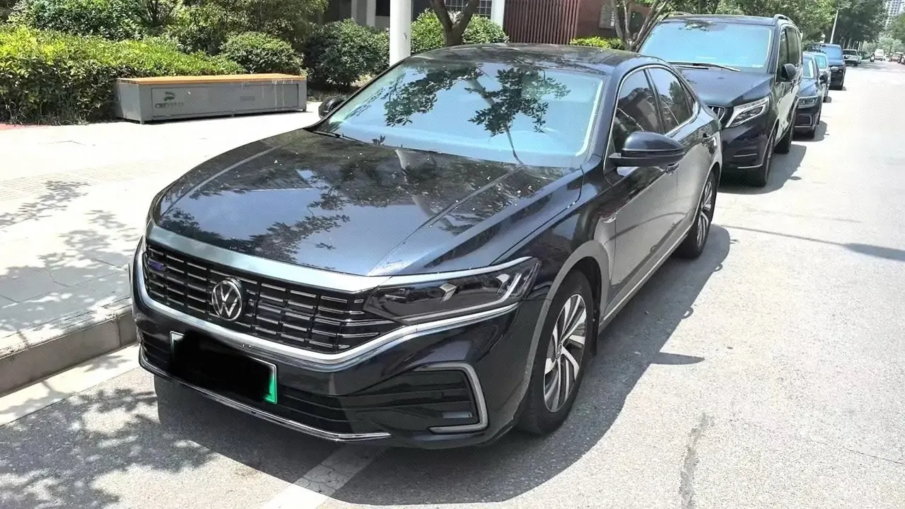 Volkswagen Passat New Energy 2022 Passat PHEV 1.4T 430 Deluxe Automatic Gear - View 1