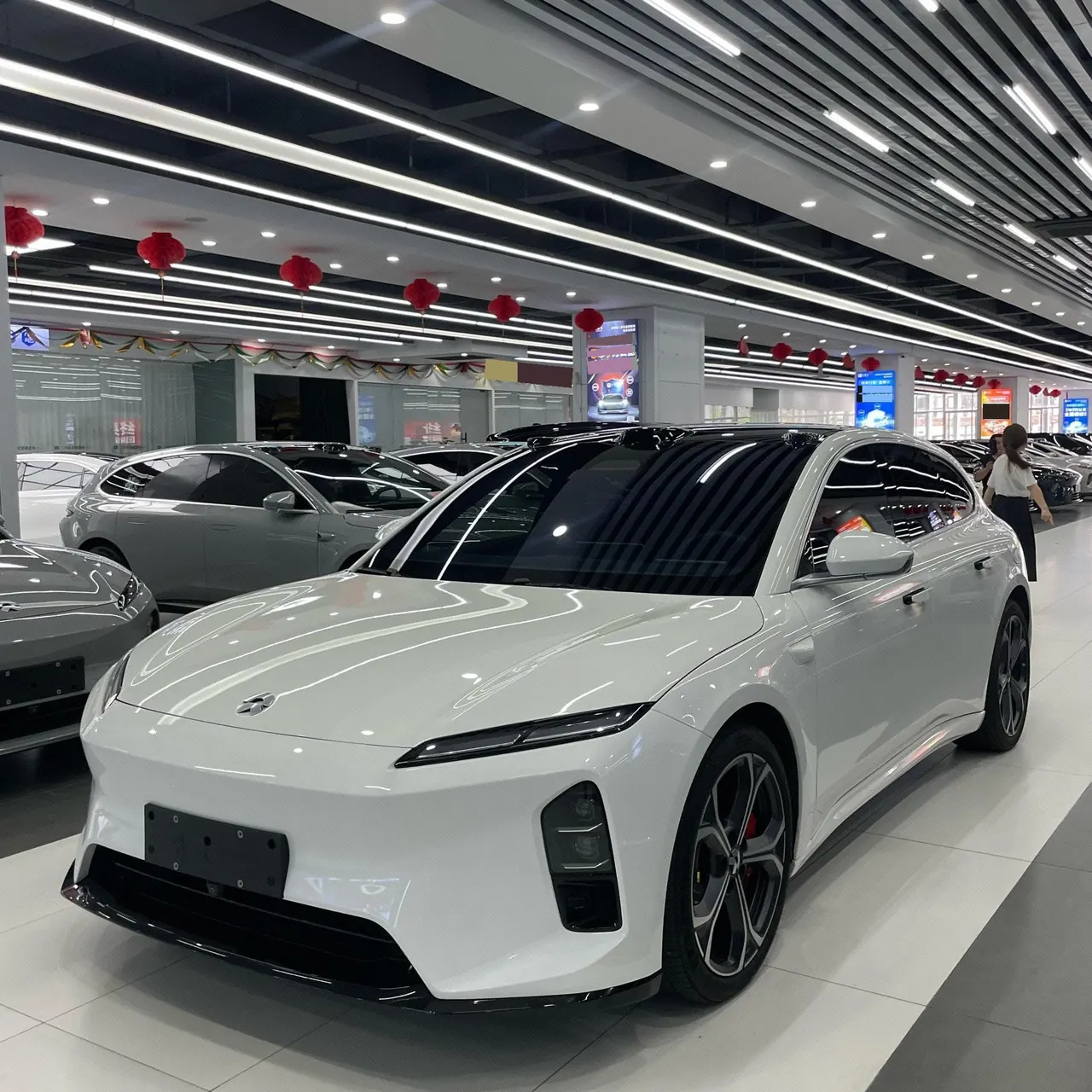 NIO 2025 ET5T 100kWh Touring automatic - View 1