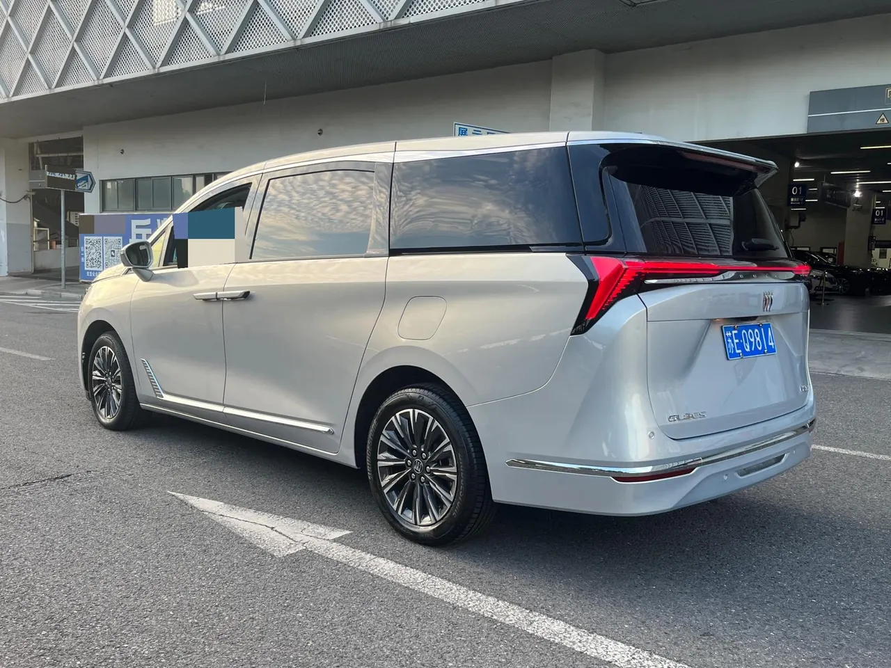 Buick 2025 GL8 ES Lu Zun 48V 2.0T Premium Edition Automatic Gear 12