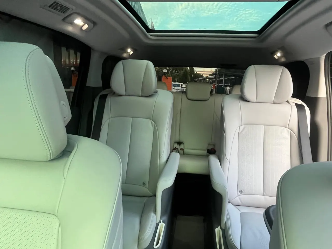 Buick 2025 GL8 ES Lu Zun 48V 2.0T Premium Edition Automatic Gear 5