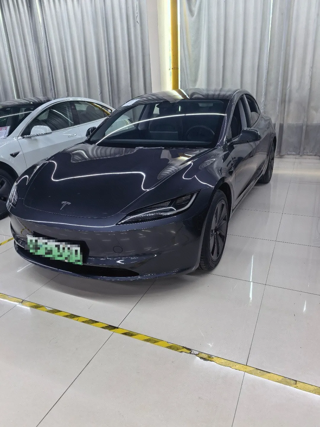 Tesla 2025 Model 3 rear-wheel drive version of automatic transmission - View 1